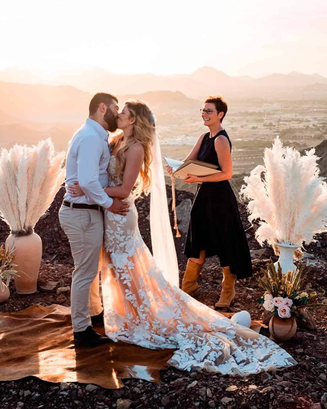Main things to consider when choosing wedding colors