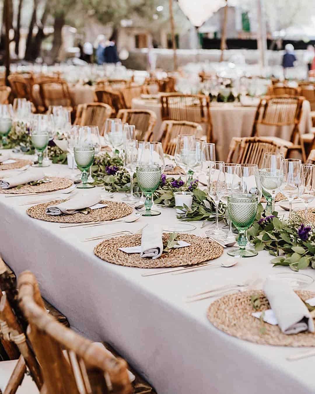 Main things to consider when choosing wedding colors