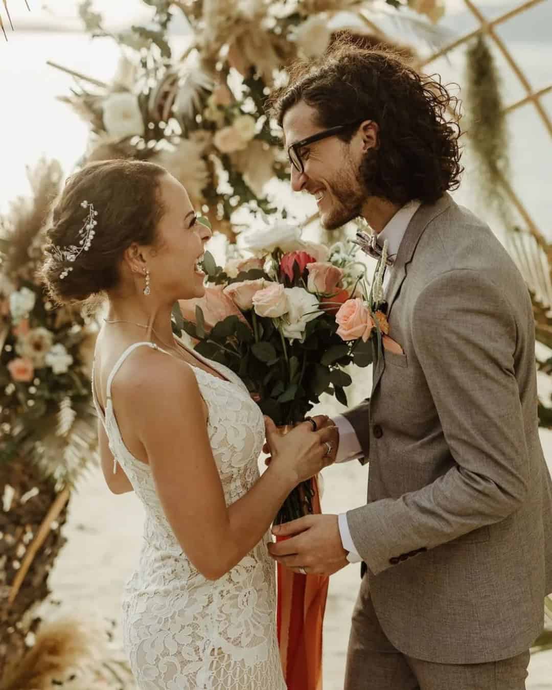 Main features of a small wedding, intimate wedding