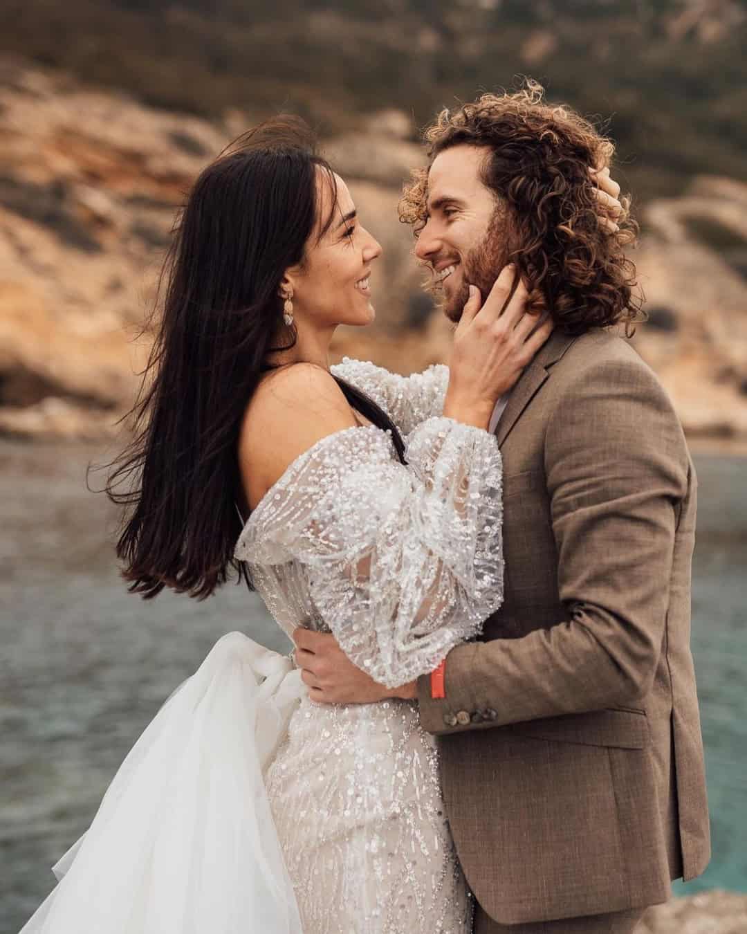 Main features of a small wedding, intimate wedding