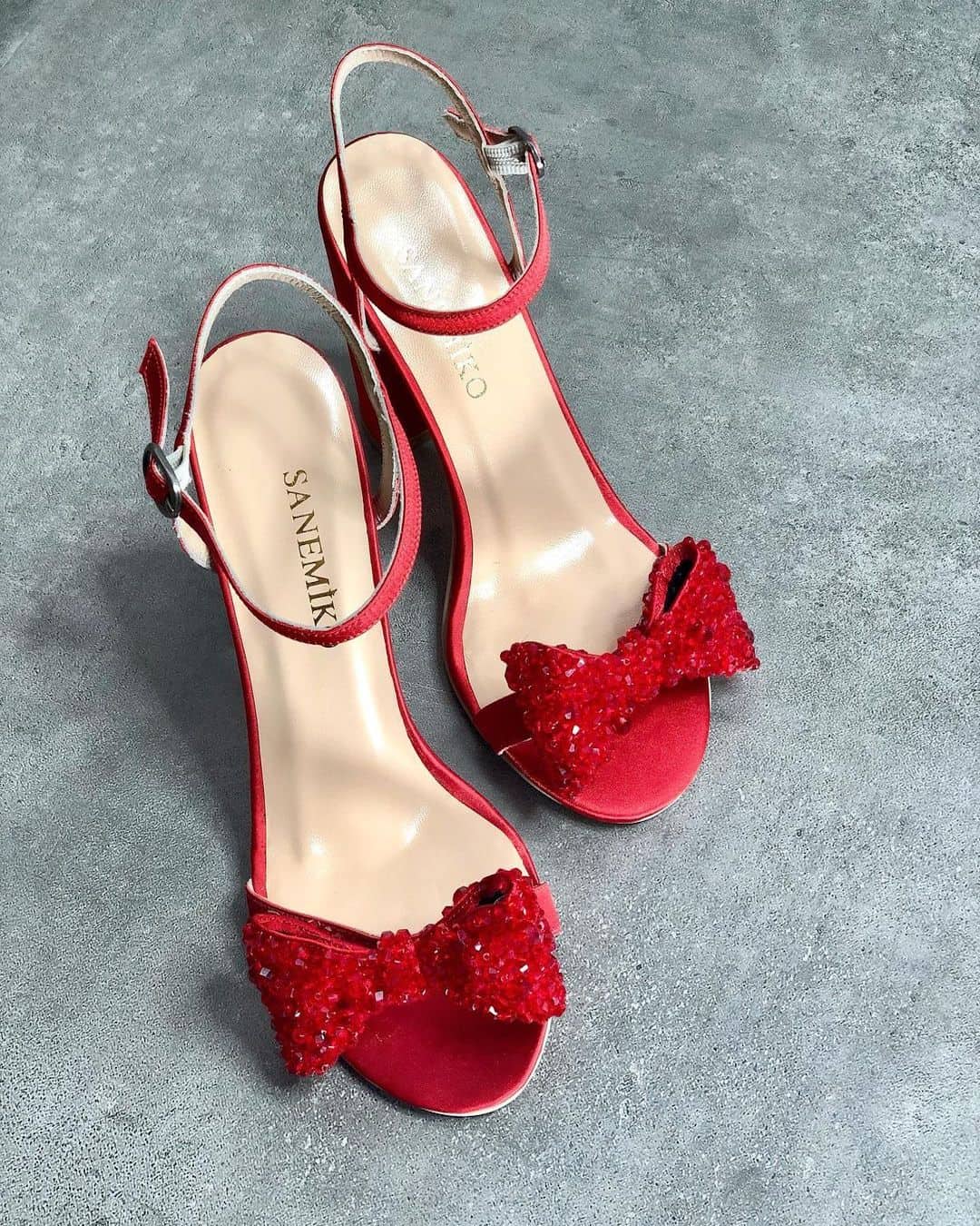 Red Shoe Ideas For Guests
