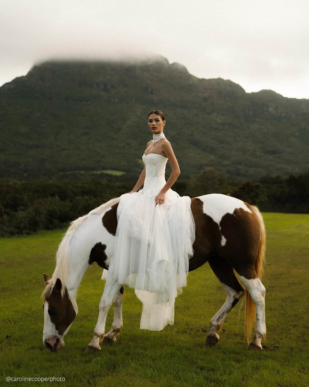 boho wedding dresses barn country real wedding photo carolinecooperphoto