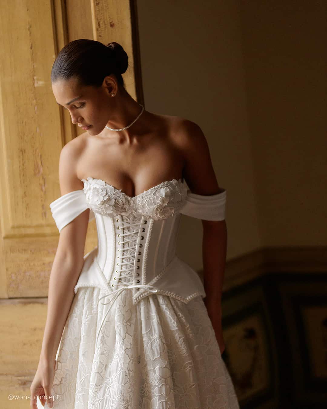 Vintage Off Shoulder Wedding Gowns