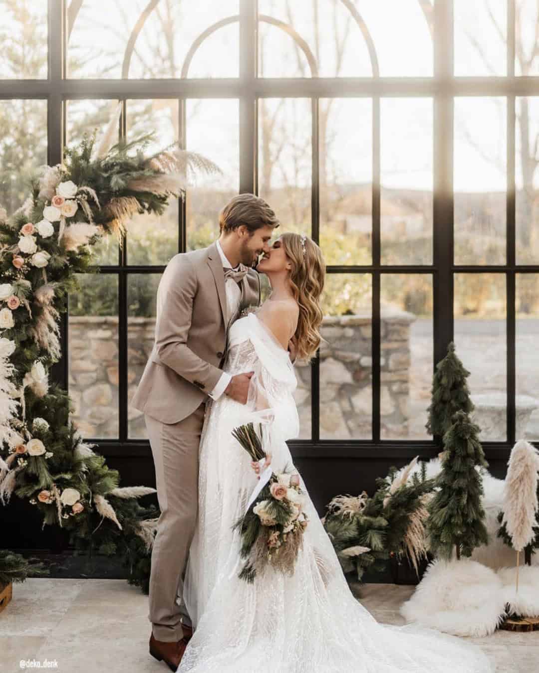 Cozy Table Setting For Winter Wedding