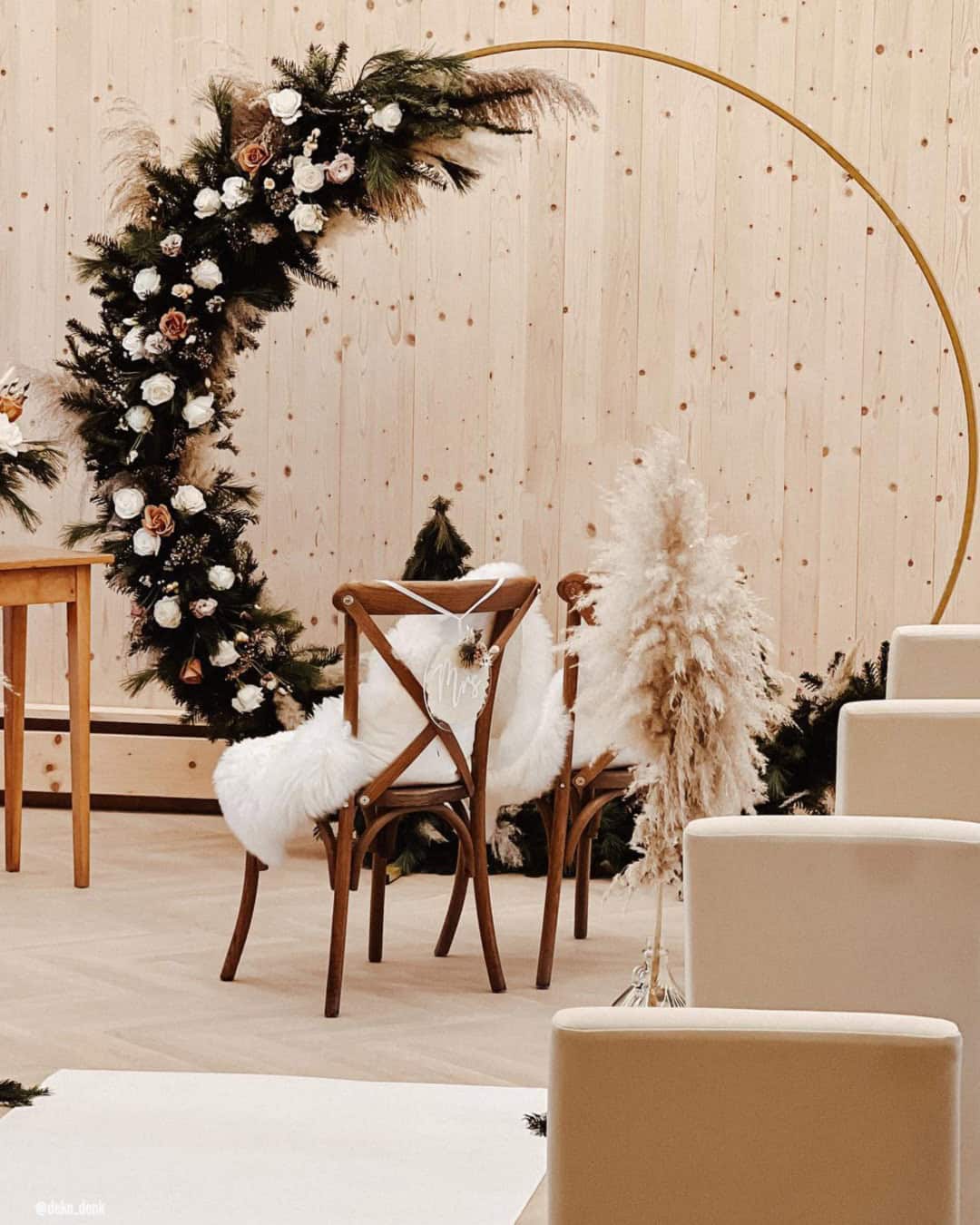 Rustic Decorations for Winter Wedding