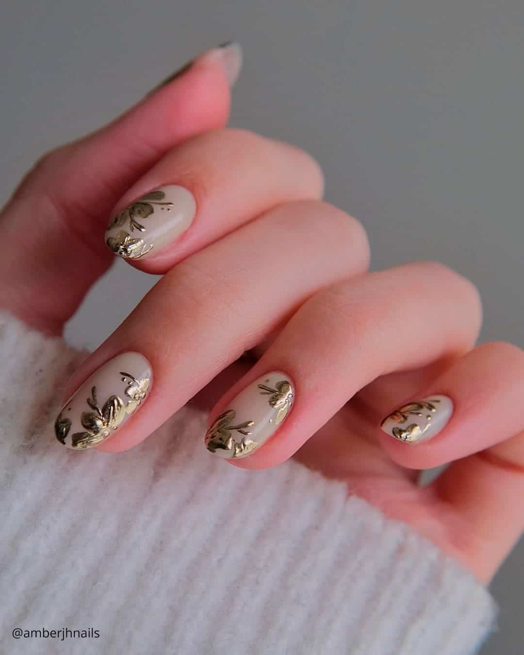 Nude Nails With Gold