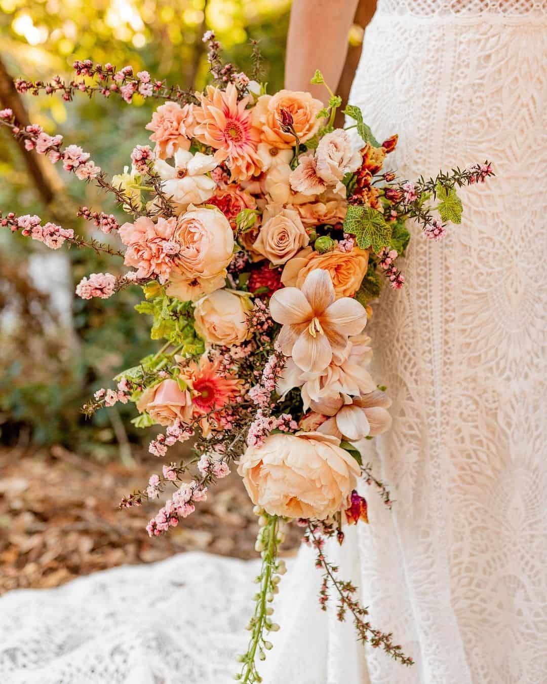 Simple Cascade Bouquets with Roses