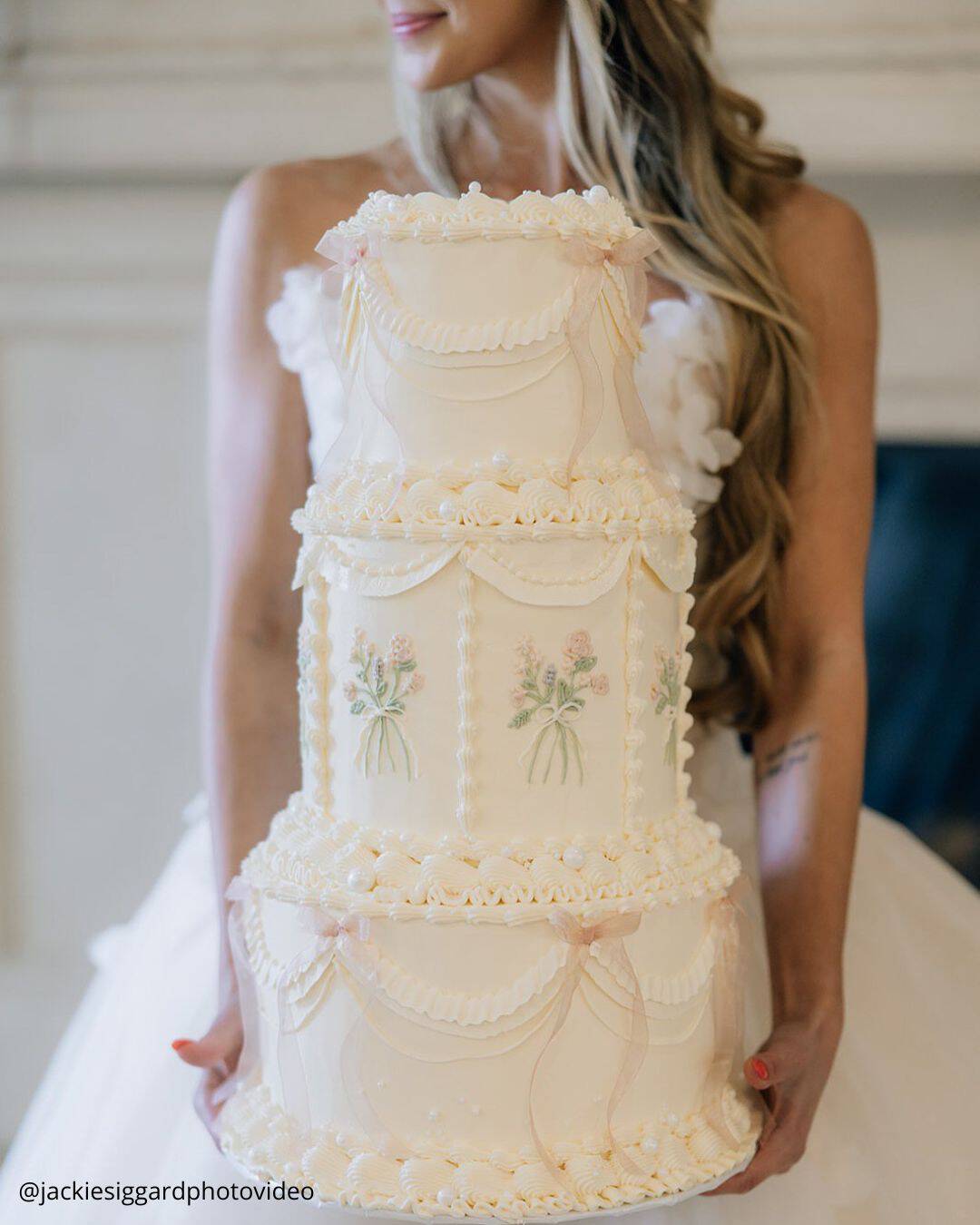 Ruffled Wedding Cakes