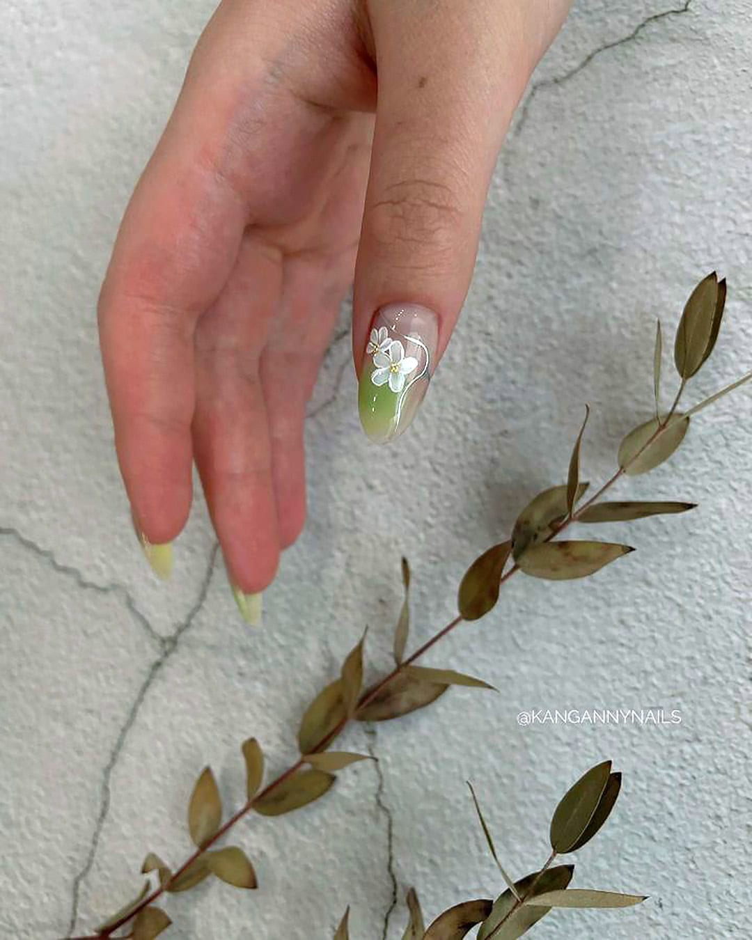 Simple Nail Designs for Your Summer Wedding