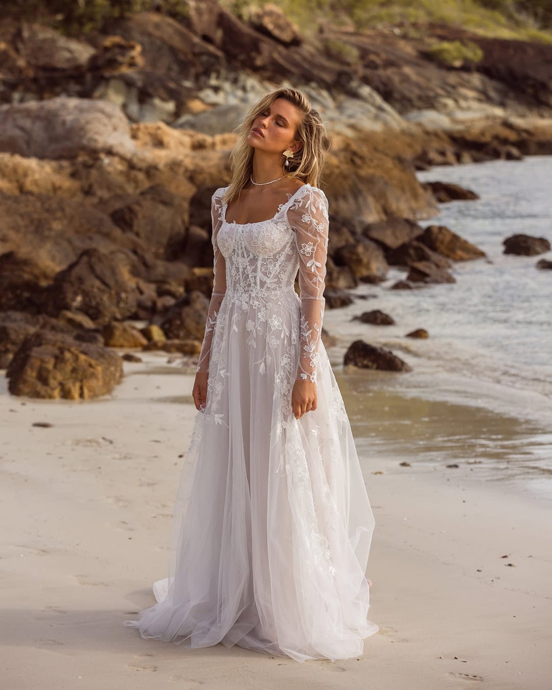 Lace Wedding Dresses For The Beach