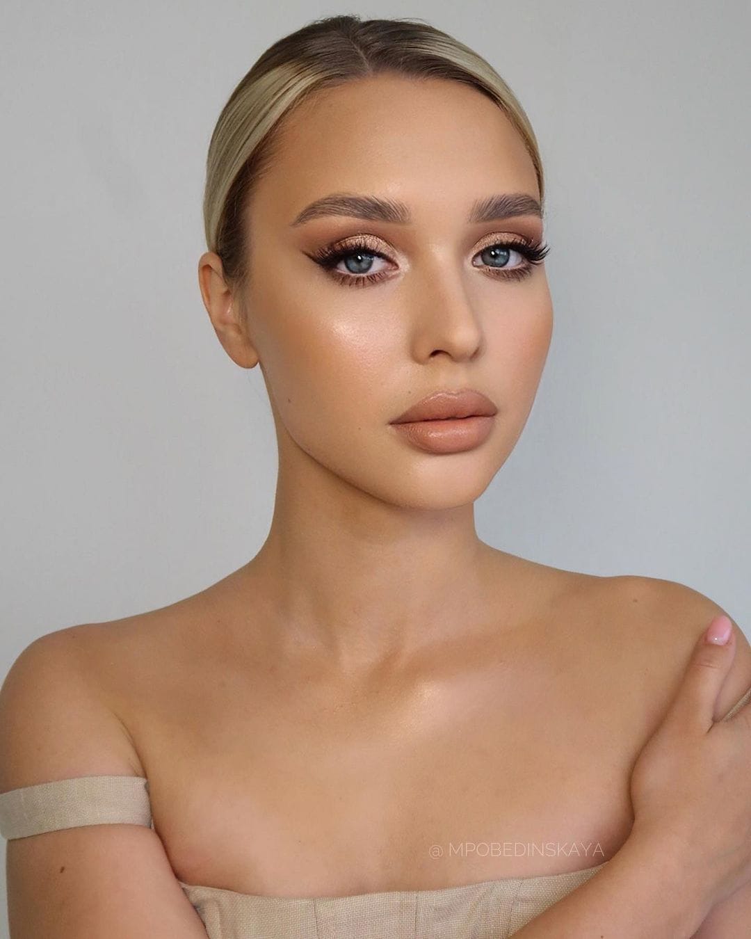 Glamorous Makeup In Fall Tones