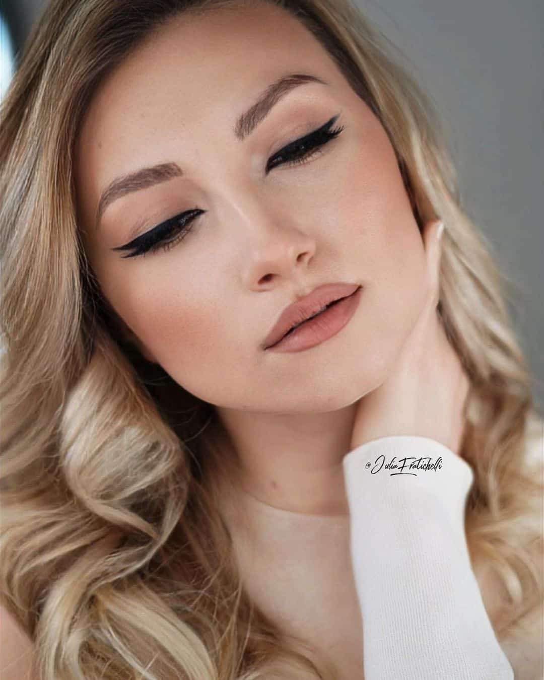 Glamorous Makeup In Fall Tones