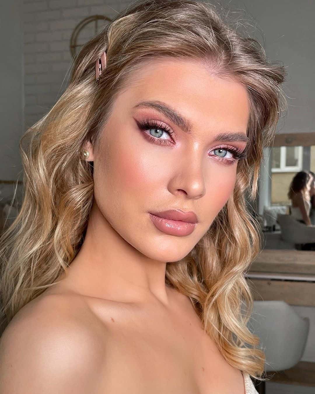 Fall Makeup In Rose Tones