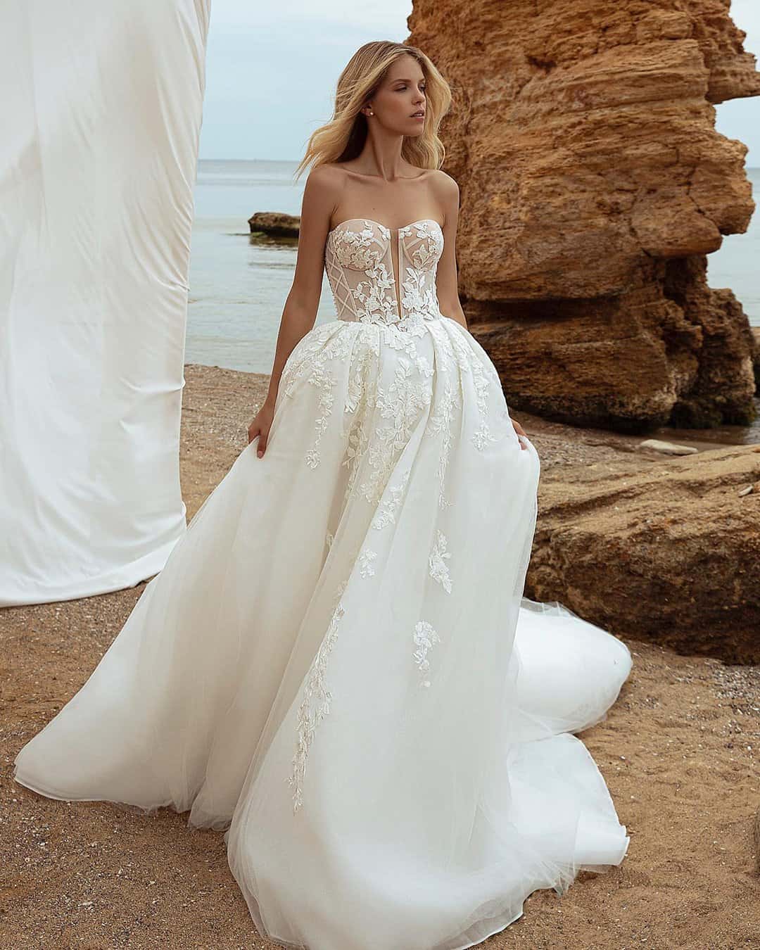 Lace Strapless Wedding Dresses
