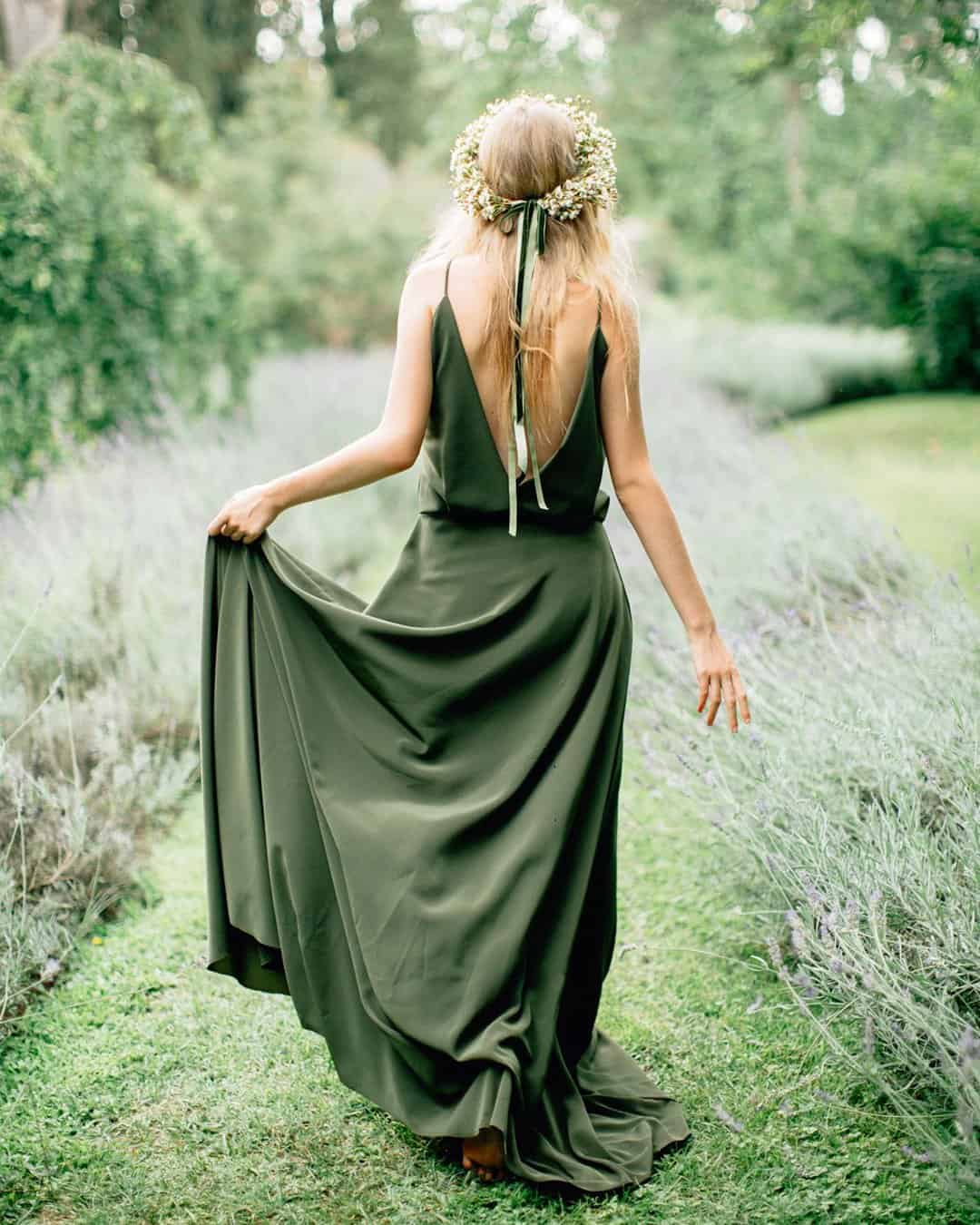 What kind of wedding is best for dark hunter green bridesmaid dresses?