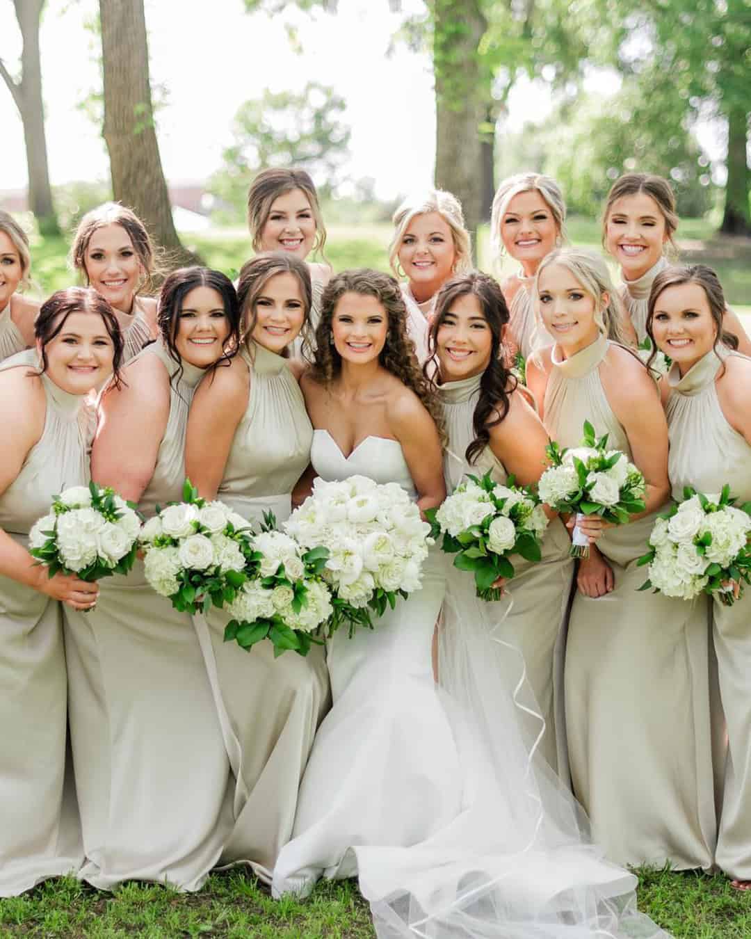 What kind of wedding is best for mint bridesmaid dresses green?