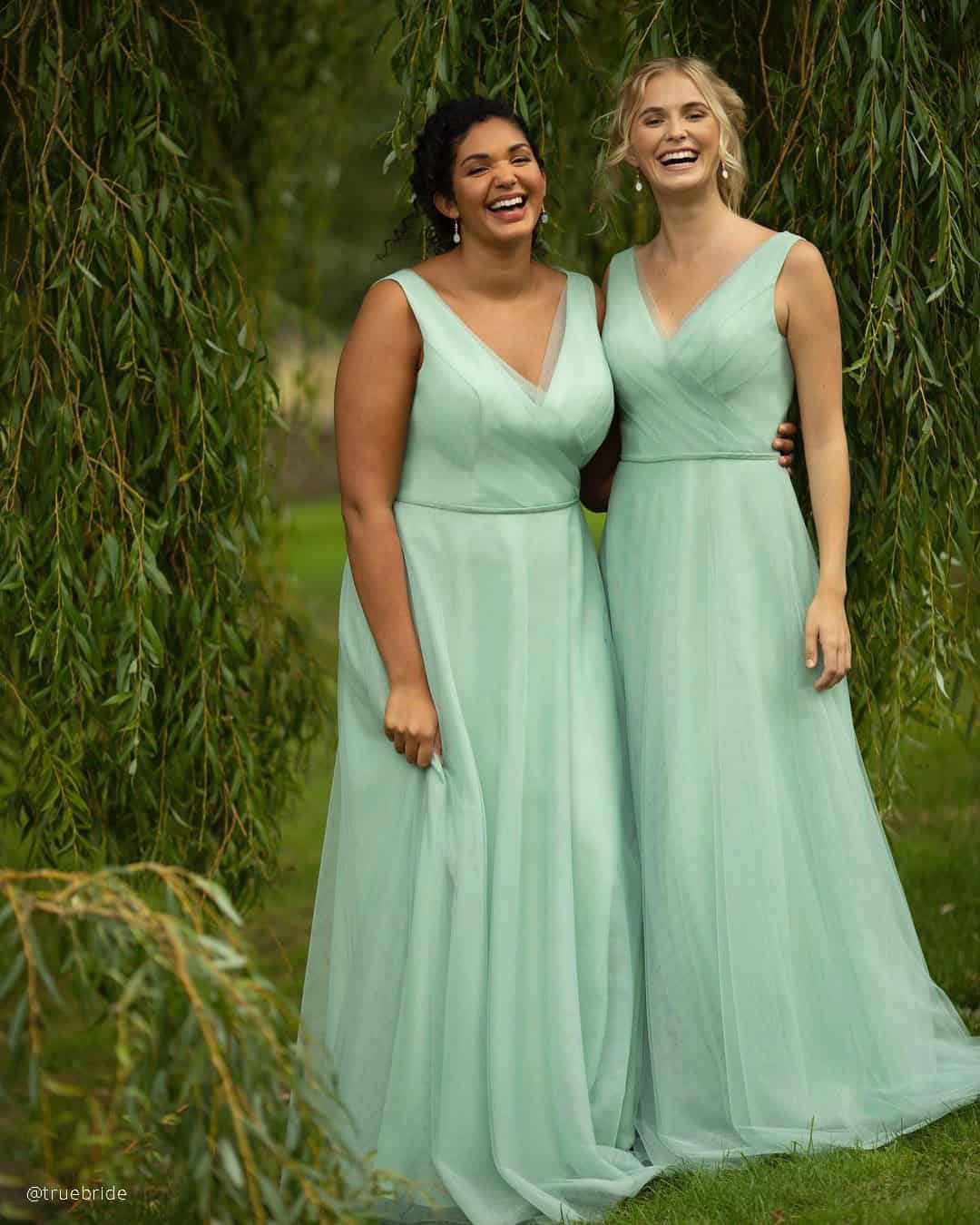 How to Style Green Dresses?