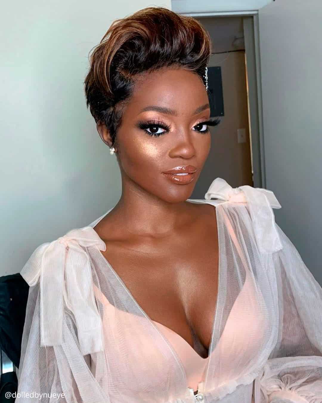 Hairstyle For Round Face To Look Slim