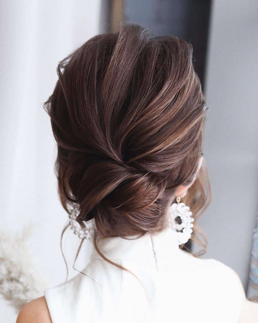 Hairstyle Tutorial: Easy Wedding Chignon